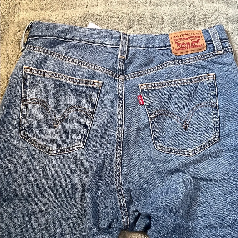 Levi’s High Waisted Mom Jeans - Picture 6 of 7